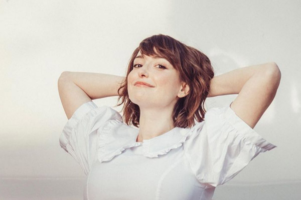 Milana Vayntrub Biography - Net Worth, Age, Instagram, Height, Movies