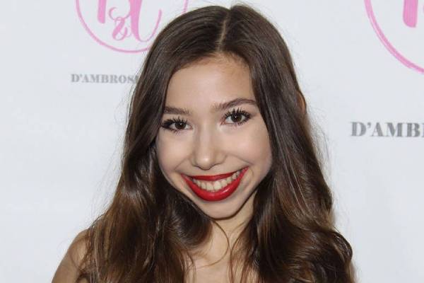 Lulu Lambros Biography - Age, Movies, Net Worth, Boyfriend, Birth Date